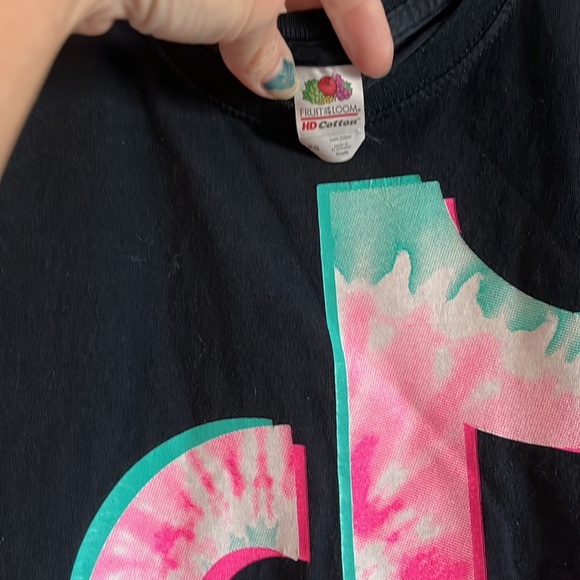TIK TOK FAMOUS 🫶🏼 GIRLS XS T-👕 Shirt 👀TYE-DYE SYMBOLS - Picture 4 of 4